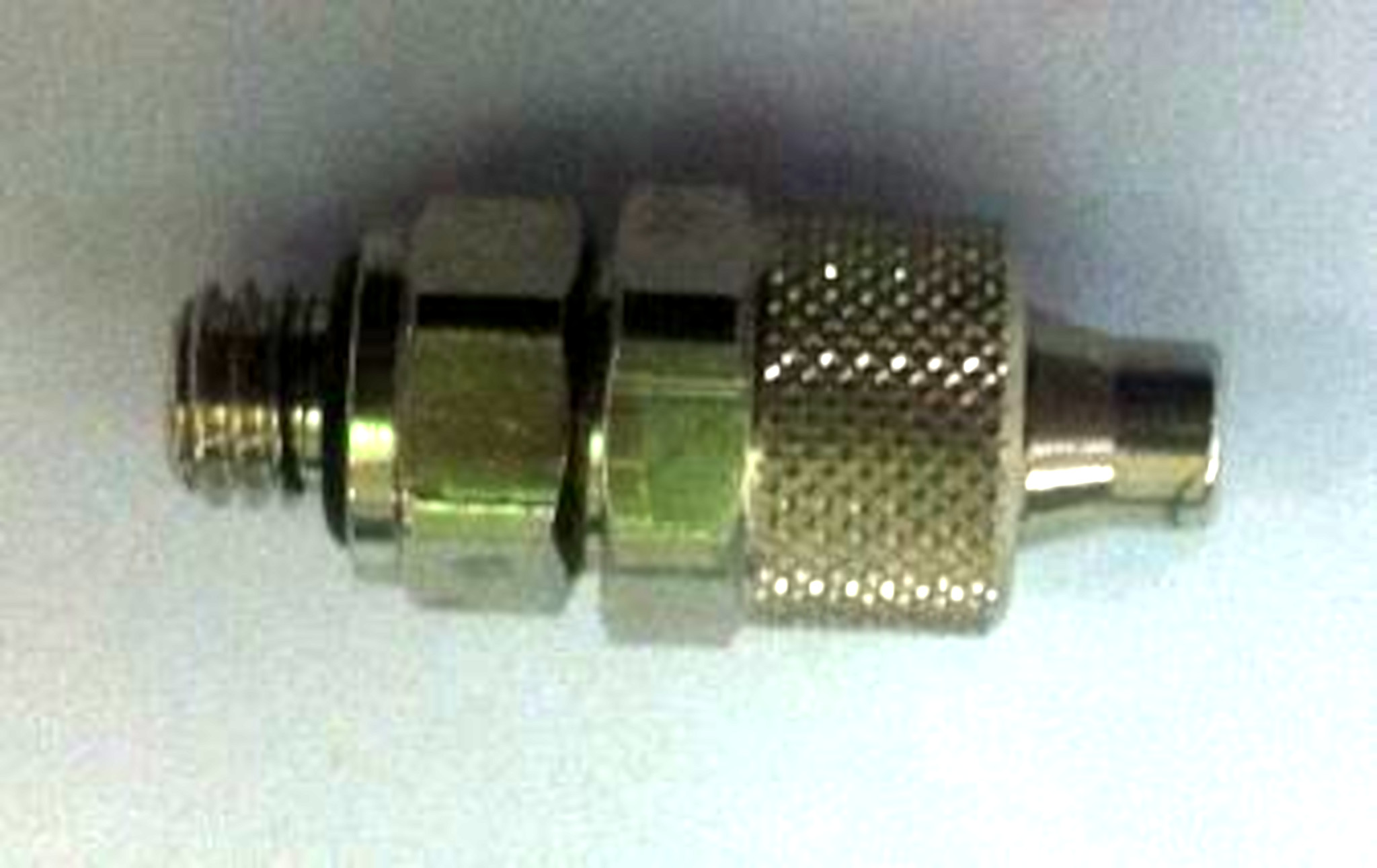 3969039 VERSCHRAUBUNG PNEUM 